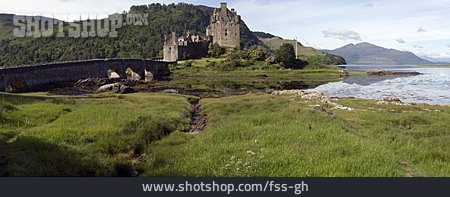 
                Schottland, Wasserburg, Eilean Donan Castle                   