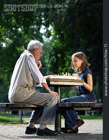 
                Großvater, Schach, Enkelin                   