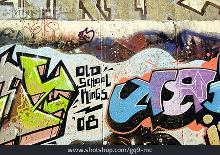 
                Mauerwerk, Graffiti, Tags                   