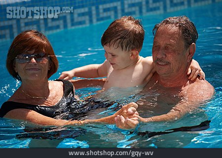 
                Enkel, Schwimmen, Großeltern                   