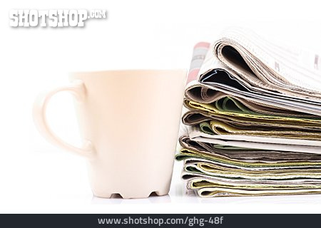 
                Kaffeetasse, Zeitungen, Zeitungsstapel                   