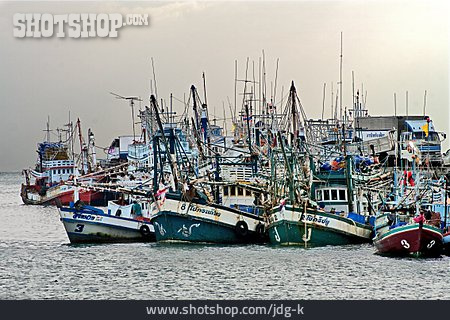 
                Fischerboot, Thailand                   