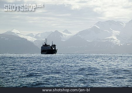 
                Norwegen, Fischtrawler, Eismeer                   
