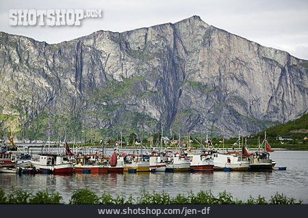 
                Hafen, Fischerboot, Lofoten                   