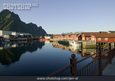 
                Norwegen, Lofoten, Fischereihafen, Svolvær                   