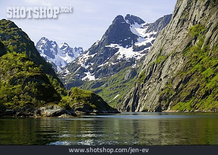 
                Gebirge, Norwegen, Lofoten, Trollfjord                   
