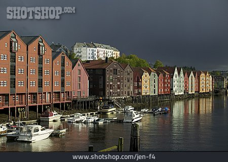 
                Hafen, Holzhaus, Norwegen, Trondheim                   