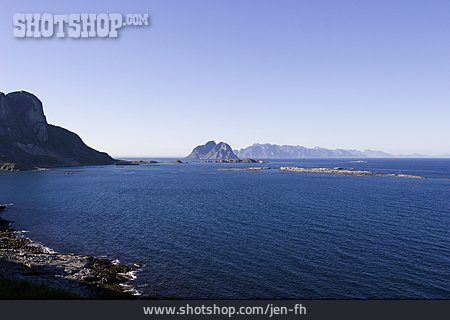 
                Steilküste, Archipel, Nordnorwegen, Finnmark                   