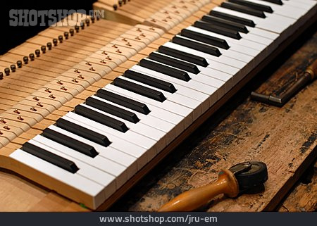 
                Klavier, Klaviertastatur, Klavierstimmer                   