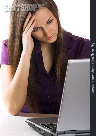 
                Junge Frau, Kopfschmerzen, Stress & Belastung                   