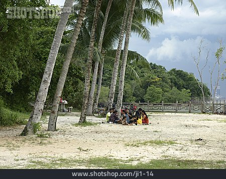 
                Strand, Personengruppe, Pulau Ubin                   