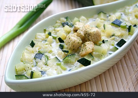 
                Gemüsesuppe, Zucchinisuppe                   