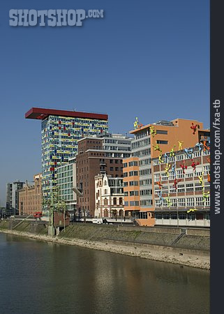 
                Medienhafen, Düsseldorf                   