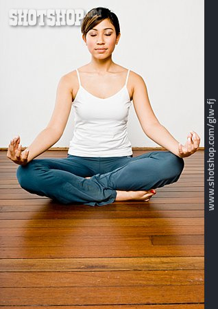 
                Meditation, Yoga, Asiatin                   