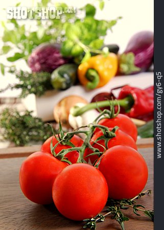 
                Gemüse, Gemüseküche, Tomatenrispe                   