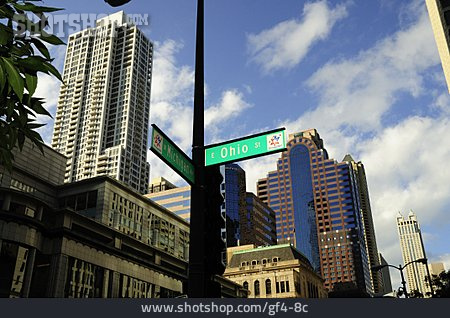 
                Wolkenkratzer, Straßenschild, Chicago, Michigan Avenue                   