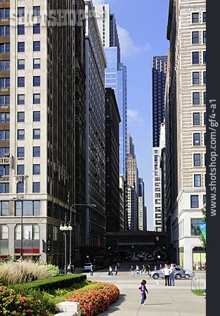
                Wolkenkratzer, Chicago, Straßenschlucht                   
