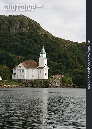 
                Norwegen, Holzkirche, Kirkehavn                   