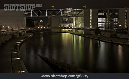 
                Nacht, Berlin, Regierungsviertel                   
