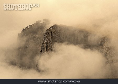 
                Fels, Nebel, Gebirgslandschaft                   