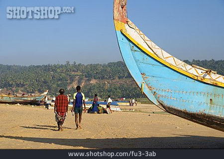 
                Strand, Boot, Indien, Chowara                   