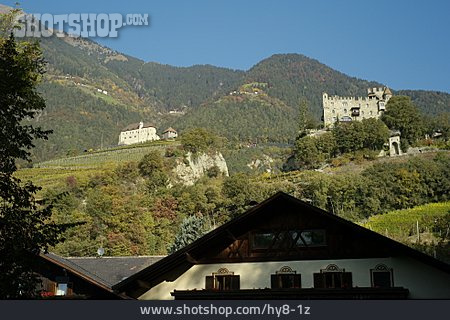 
                Tirol, Brunnenburg, Tirolo                   
