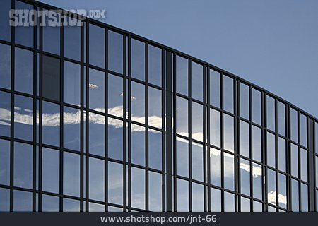 
                Spiegelung, Bürogebäude, Stahlkonstruktion, Glasfassade                   
