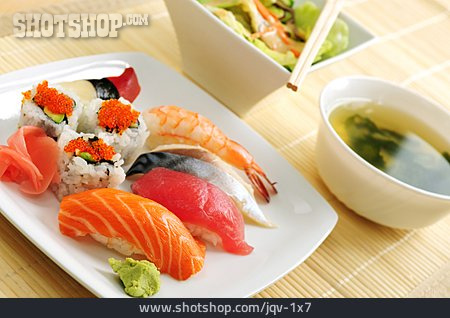 
                Asiatische Küche, Sushi, Sushiplatte                   