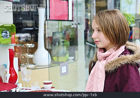 
                Teenager, Schaufenster, Einkaufsbummel                   