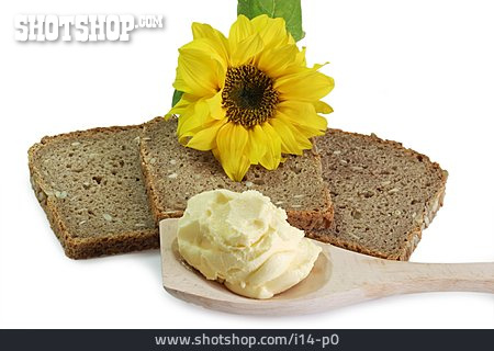 
                Butter, Brotscheibe, Sonnenblumenkernbrot                   
