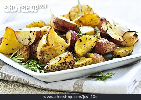 
                Kartoffelgericht, Rosmarinkartoffeln                   
