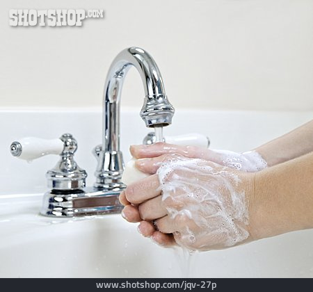 
                Körperpflege, Einseifen, Hände Waschen                   