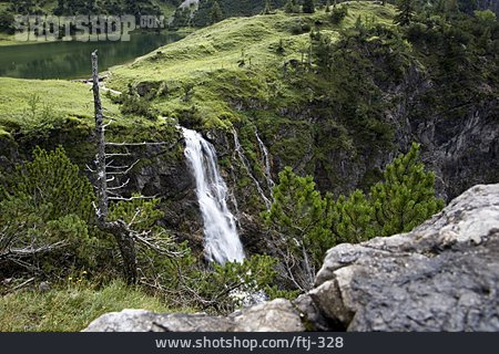 
                Wasserfall, Gebirgsbach                   