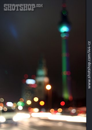 
                Nacht, Alexanderplatz, Lichtpunkt                   