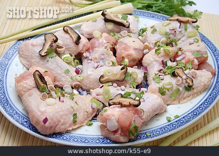 
                Asiatische Küche, Roh, Hühnchen, Hühnerflügel                   