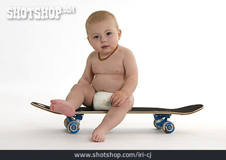 
                Baby, Porträt, Skateboard                   