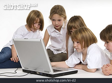 
                Mädchen, Mobile Kommunikation, Bildung, Laptop                   