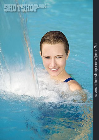 
                Frau, Wellness & Relax, Pool                   