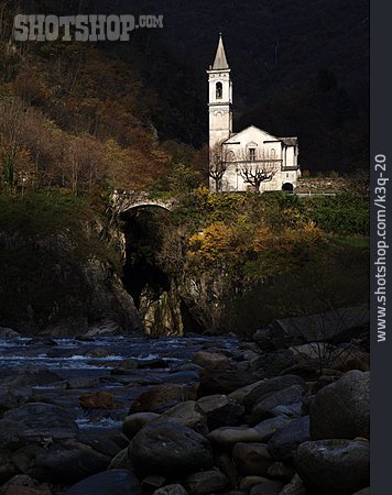 
                Kirche, Piemont, Valle Cannobina                   