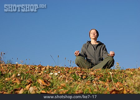 
                Meditation, Lotussitz, Yogaübung                   