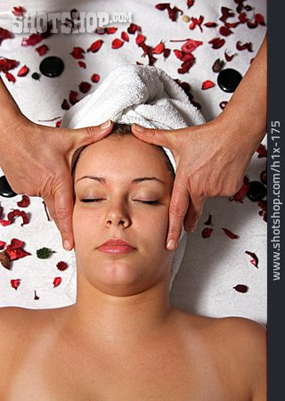 
                Frau, Wellness & Relax, Massieren, Kopfmassage                   