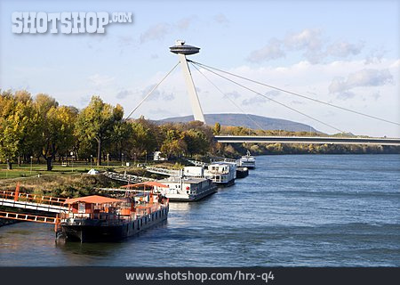 
                Schiffsanleger, Bratislava, Neue Brücke                   