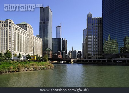 
                Chicago, Chicago River                   
