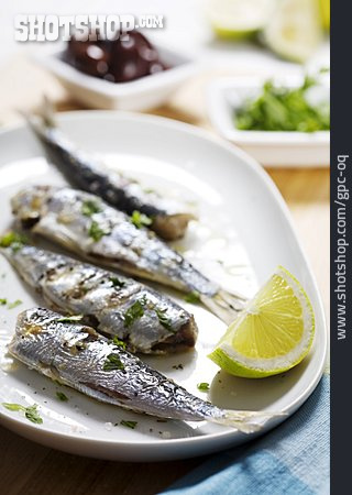 
                Fischplatte, Fischgericht, Sardine                   