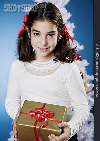 
                Mädchen, Weihnachten, Bescherung, Weihnachtsgeschenk                   