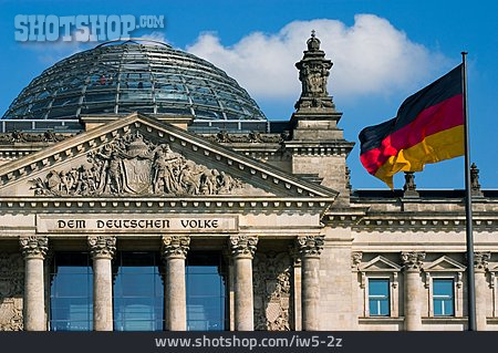 
                Berlin, Deutschlandfahne, Reichstag                   