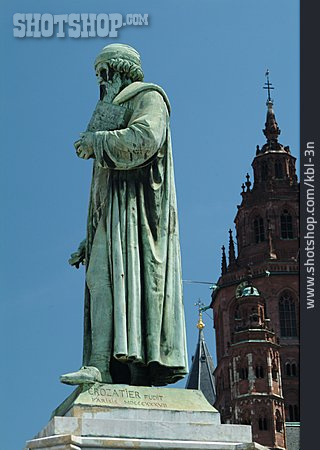 
                Mainz, Gutenberg-denkmal, Johannes Gutenberg                   