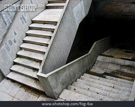 
                Treppe, Beton, Abwärts                   
