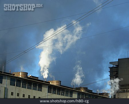 
                Industriegebäude, Umweltverschmutzung, Rauch                   