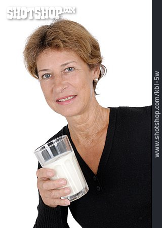 
                Frau, Gesunde Ernährung, Milch, Milchglas                   